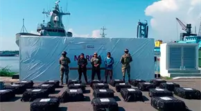 Armada decomisa m&aacute;s de 4 toneladas de coca&iacute;na