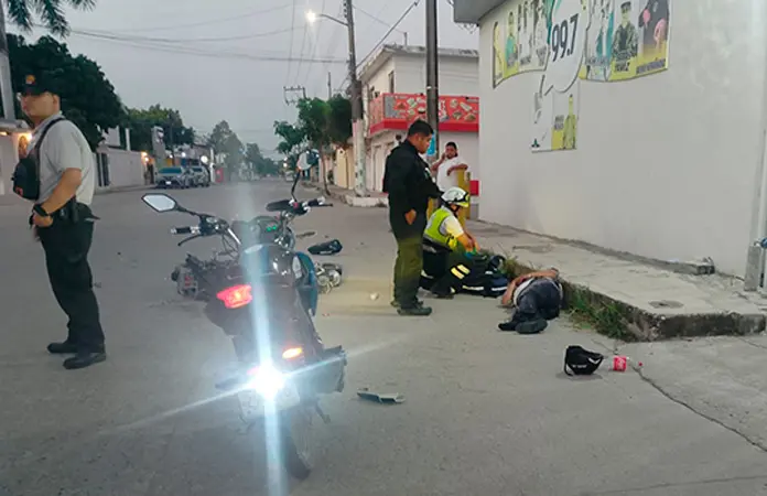 Autobús embiste a guardia y lo manda al hospital