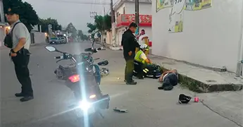Autob&uacute;s embiste a guardia y lo manda al hospital 