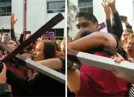 Chocan versiones sobre desalojo de plant&oacute;n en Canal Once