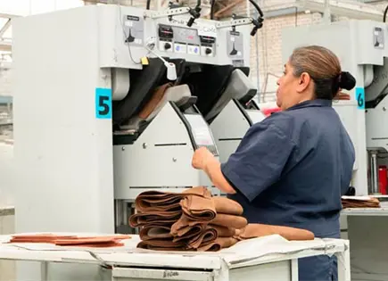 Empleo formal paga 1.8 veces más que informal Empleo formal paga 1.8 veces más que informal