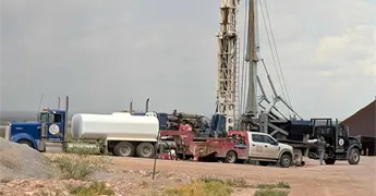 Ganaderos alertan sobre pozos ilegales en construcci&oacute;n del muro