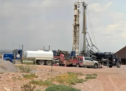 Ganaderos alertan sobre pozos ilegales en construcción del muro Ganaderos alertan sobre pozos ilegales en construcción del muro