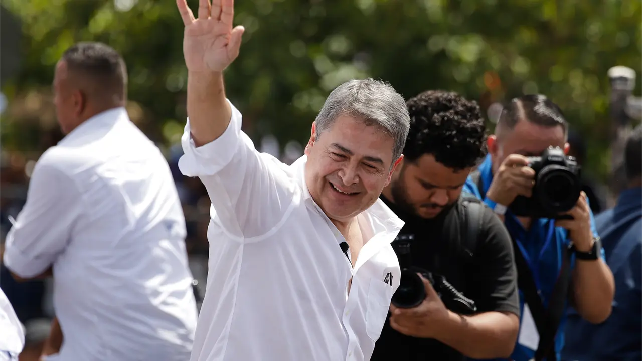 Honduras mantiene medidas cautelares para expresidente Hernández