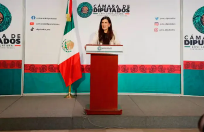 Kenia López Rabadán convoca a consulta pública sobre audiencias