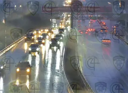 Lluvias provocan cierres viales en la capital potosina