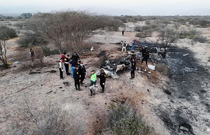 Perú identifica muertos de accidente aéreo
