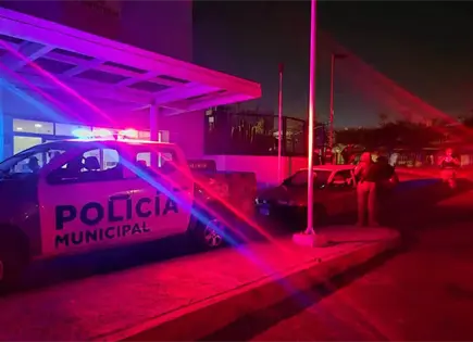 Mujer entra en labor de parto y policías le abren paso al hospital Mujer entra en labor de parto y policías le abren paso al hospital