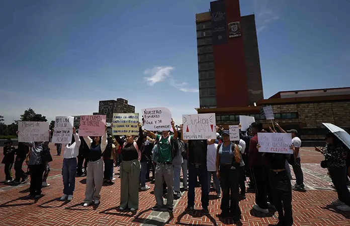 Protestan los aspirantes ya admitidos