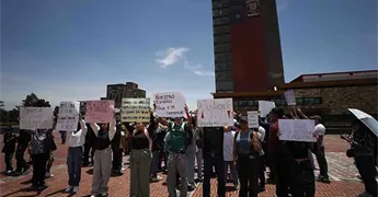 Protestan los aspirantes ya admitidos