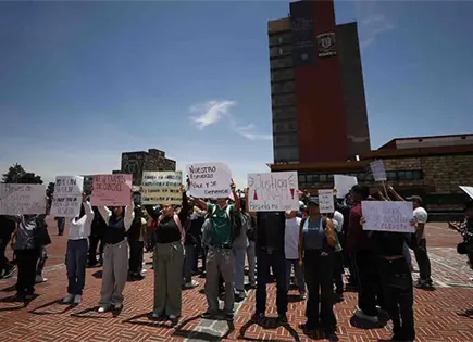 Aspirantes aprobados por la UNAM presentan los primeros amparos