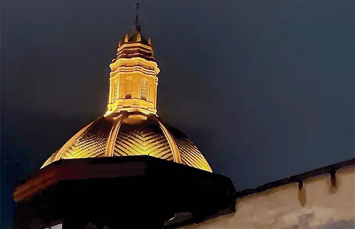Rayo daña cruz del templo de San José