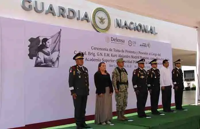 Rinde protesta el nuevo director de la Academia de la GN