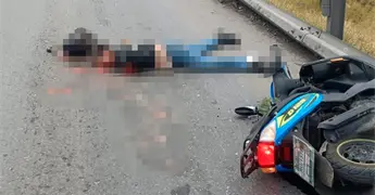 Tr&aacute;iler huye tras causar muerte de motociclista