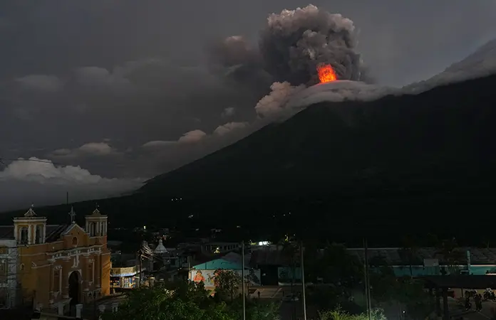 Alerta por fuerte actividad en el Volcán de Fuego
