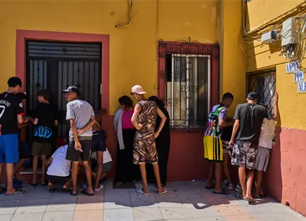 Familias marroqu&iacute;es buscan a desaparecidos en frontera con Ceuta