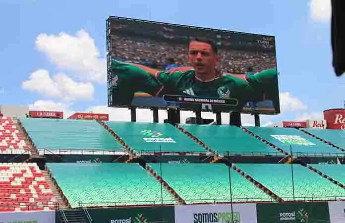 Finanzas "olvida" los contratos mundialistas