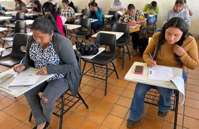 Maestros truenan contra examen de promoción