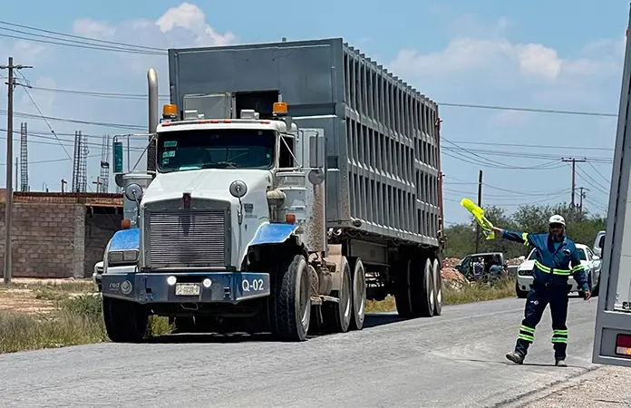 Mueren motociclistas al ser arrollados por vehículos pesados