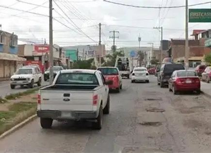 Aparecen cráteres en avenida Juárez Aparecen cráteres en avenida Juárez