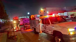 Camioneta de valores se incendia sobre la carretera 57