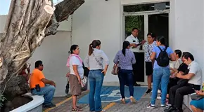 Colonos protestan en oficinas de CFE