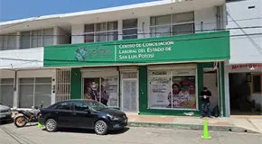 Extrabajador de constructora del Bienestar demanda indemnización