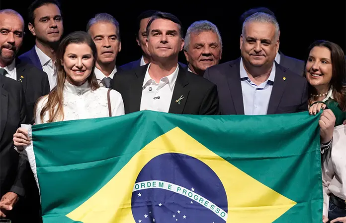 Flávio Bolsonaro elige compañero de fórmula