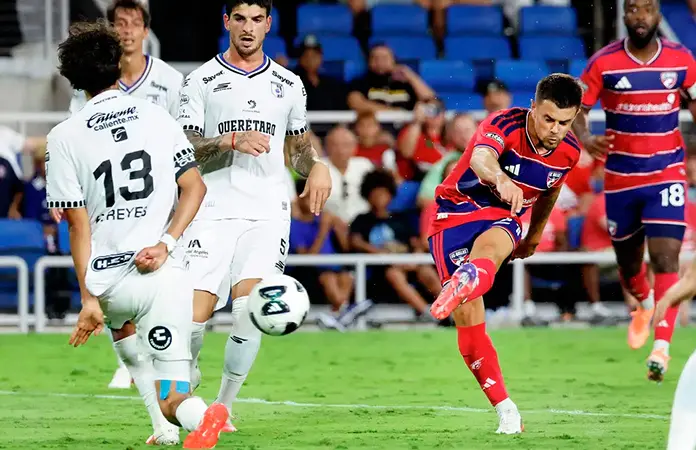 Gallos Blancos inicia con derrota ante Dallas