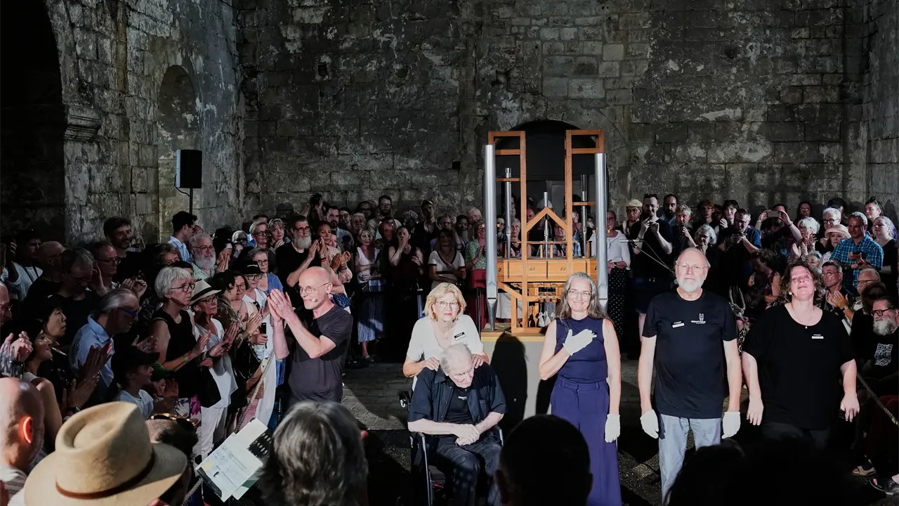 Interpretación lenta de John Cage reúne a más de 150 personas