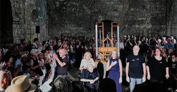 Interpretaci&oacute;n lenta de John Cage re&uacute;ne a m&aacute;s de 150 personas