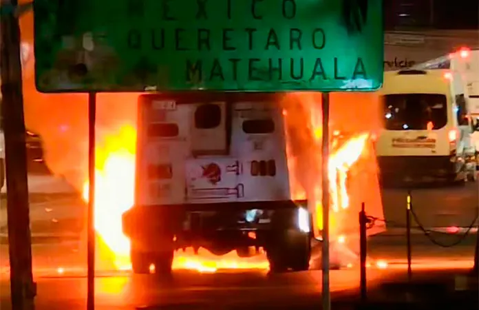 Arde un vehículo de valores y acaba en pérdida total
