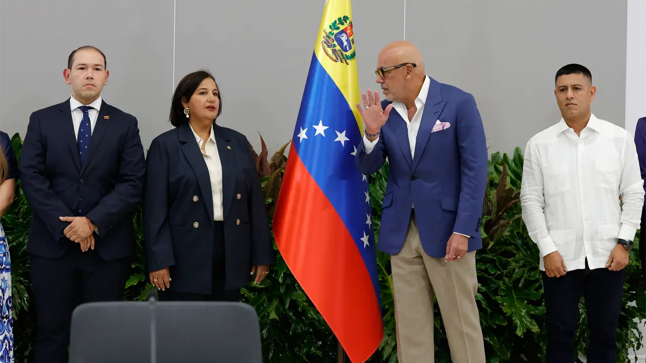 Asamblea Nacional inicia diálogo con exdiputados opositores en Caracas