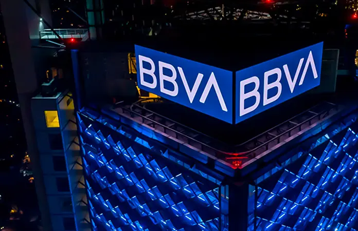 Bajan las utilidades de bancos privados