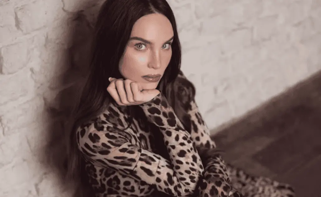 Belinda conquista Los 50 Más Bellos con un look de Dolce & Gabbana