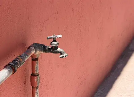 Colonos se las ingenian para captar agua de lluvia Colonos se las ingenian para captar agua de lluvia