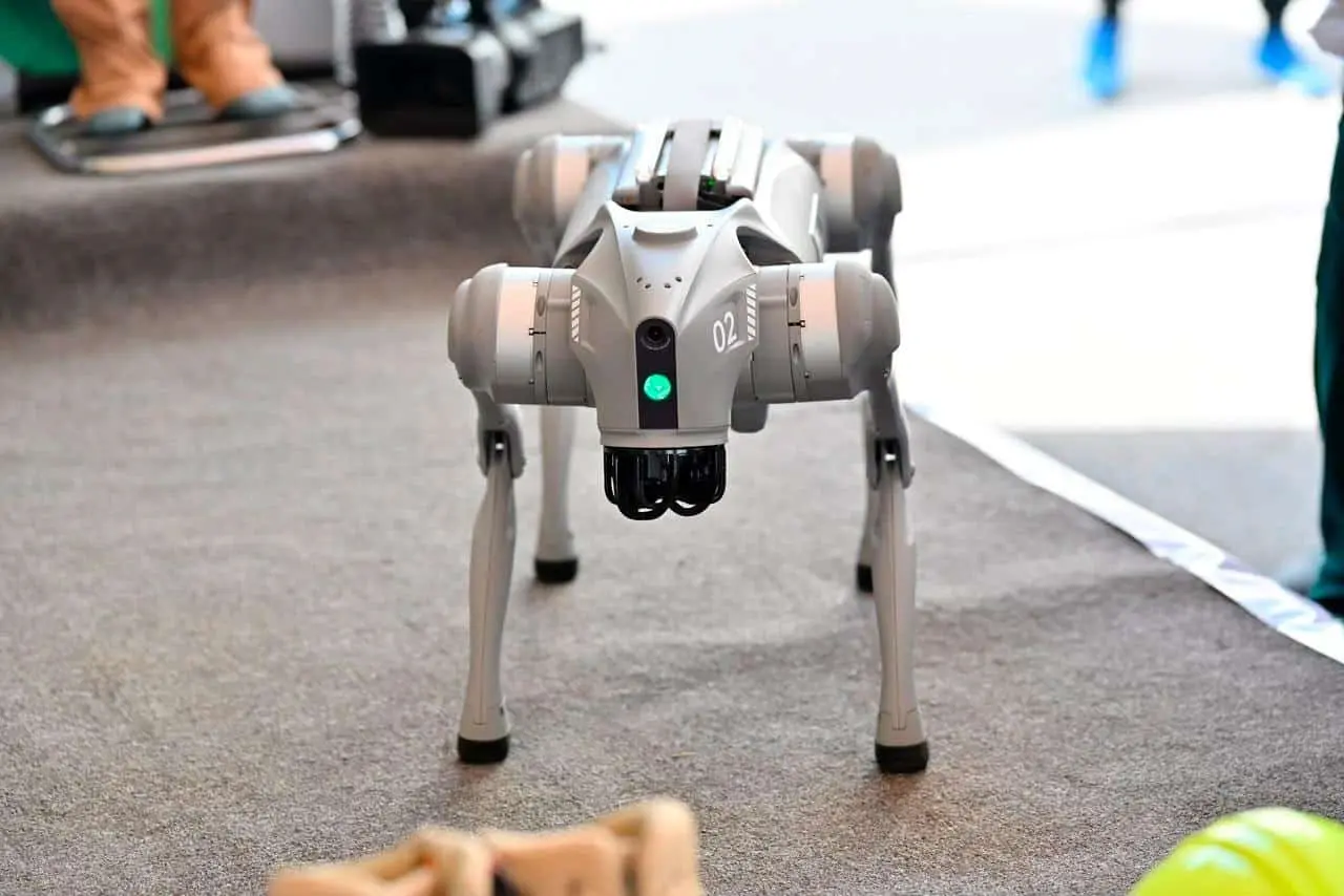 Estrena SLP cuatro perros robot para tareas de vigilancia