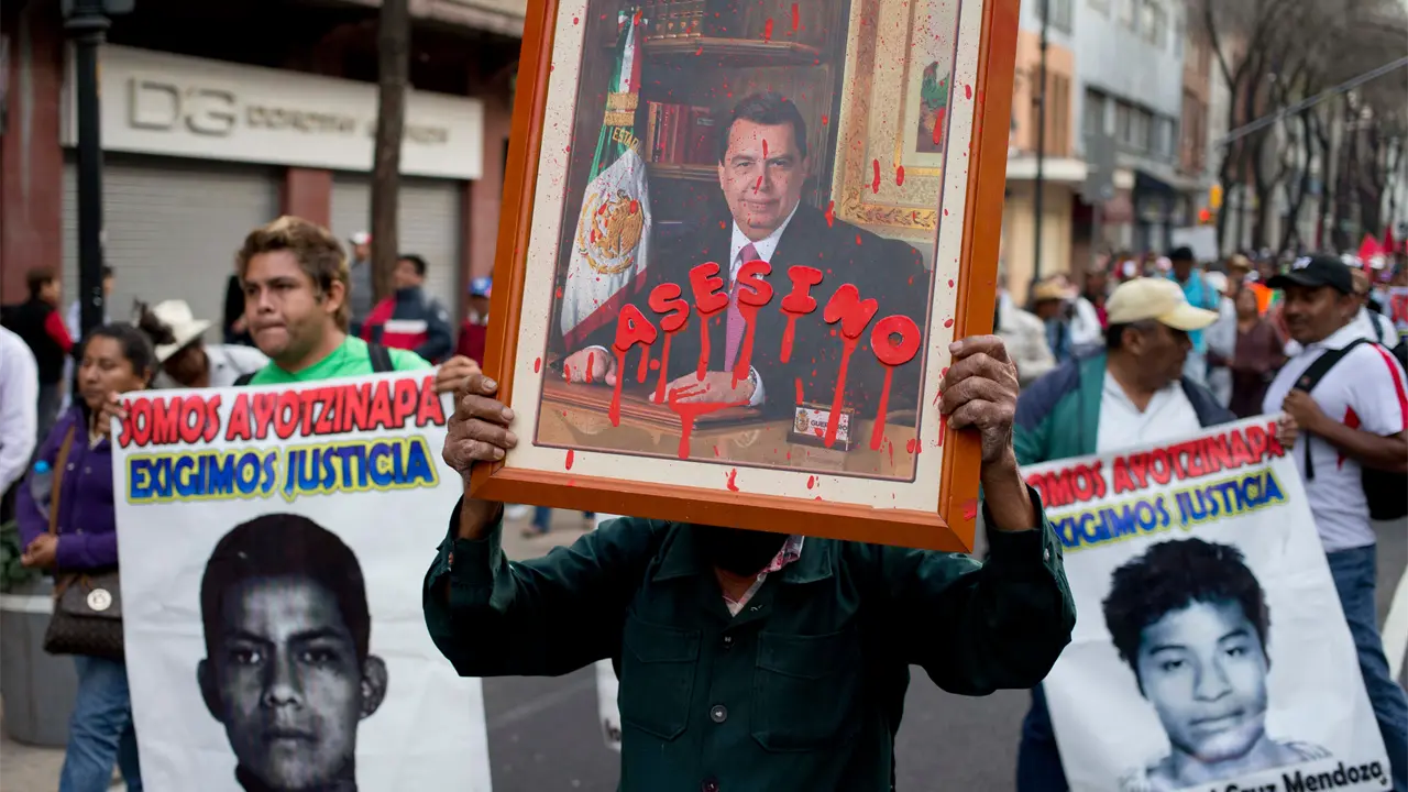 Fiscalía detiene a exgobernador de Guerrero por caso Ayotzinapa