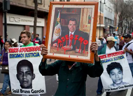 Fiscalía detiene a exgobernador de Guerrero por caso Ayotzinapa Fiscalía detiene a exgobernador de Guerrero por caso Ayotzinapa