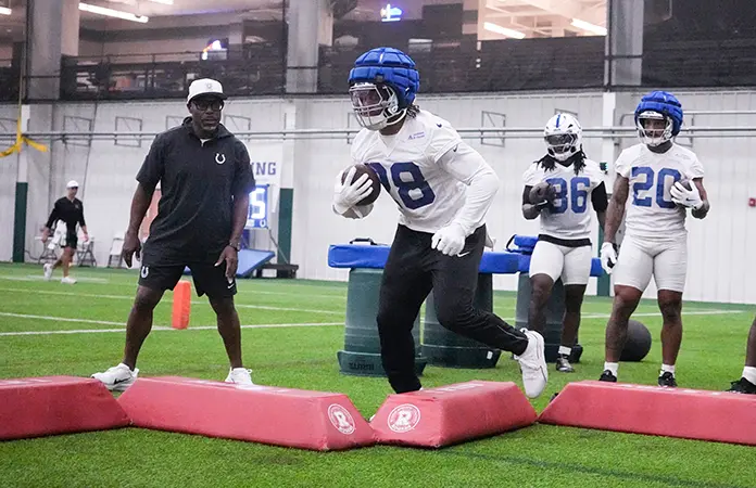 Los Colts retienen a Jonathan Taylor