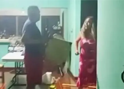 Mujer agrede con cuchillo a novia de su expareja; fue detenida Mujer agrede con cuchillo a novia de su expareja; fue detenida