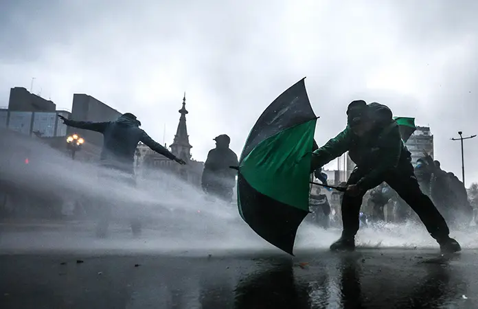 Reprime la policía protesta en Argentina
