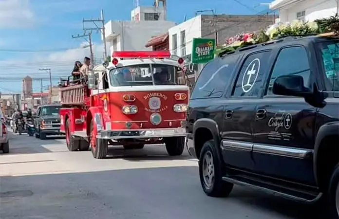 Rinden homenaje póstumo a bombera