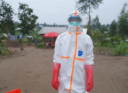 Un hombre lucha, sin paga, para frenar el brote de &eacute;bola de m&aacute;s r&aacute;pido crecimiento de la historia
