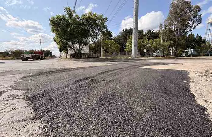 Avanza bacheo profundo en el Eje 130 de la Z. Ind.