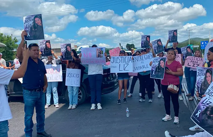 Bloquean rúa a Cerritos; exigen justicia para Liz