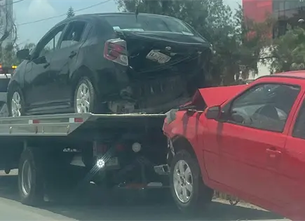 Se registran dos accidentes simult&aacute;neos en carretera 57