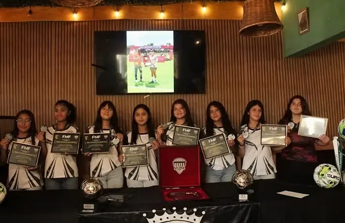 Reconocen a Mustang por el subcampeonato