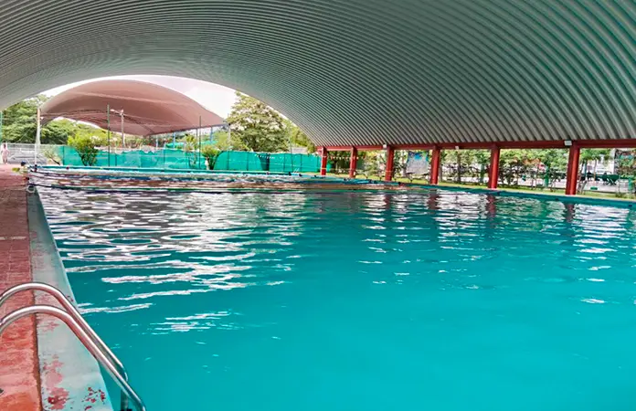 Reparan bombas de piscina olímpica