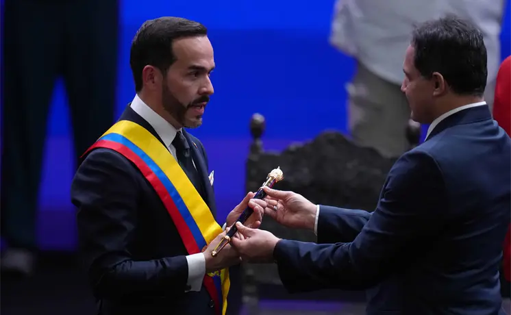 Abelardo de la Espriella asume presidencia de Colombia